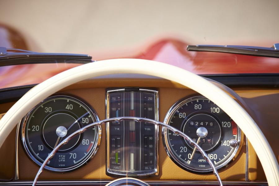 Mercedes-Benz 300 SL Roadster 1962 года  (фото 4 из 39)